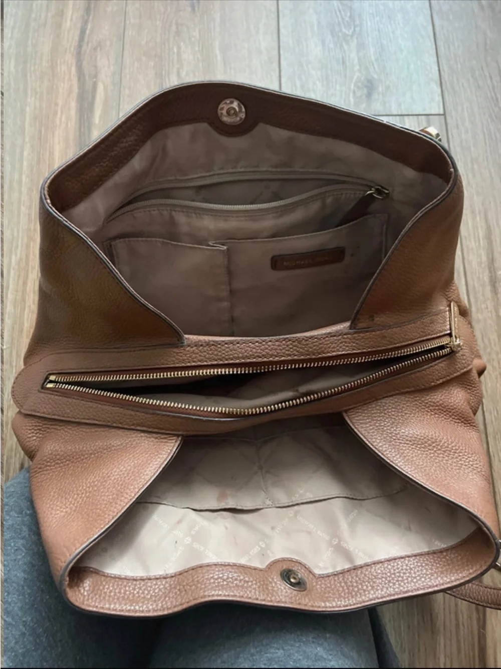 Micheal Kors Raven Pebbled Leather Large Shoulder Bag